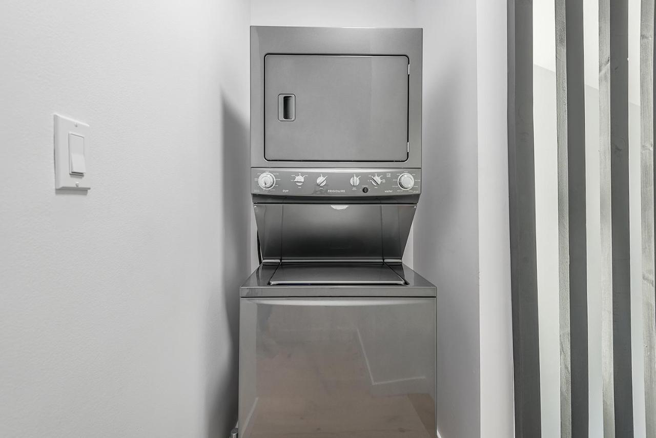 Free Parking Prime Location New Modern Condo Brossard Exterior foto