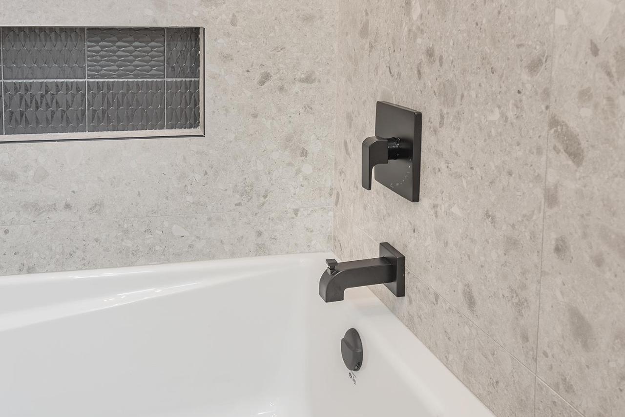 Free Parking Prime Location New Modern Condo Brossard Exterior foto